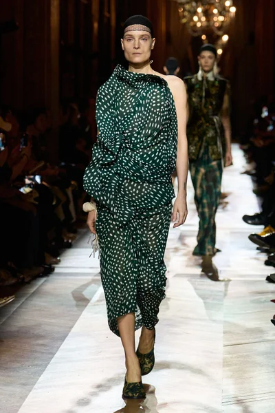 Look 37